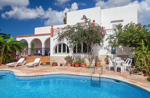 San Antonio Bay Villa | Beautiful villa Ramos in San Antonio Bay with BBQ and large pool