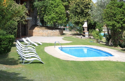 Els Gorgs Ski Chalet | Beautiful and big house 30 minutes from Barcelona with pool (pet friendly)
