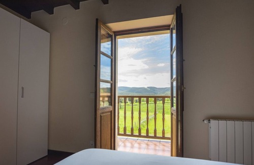 Guemes House | Beautiful and cozy apartment close to city center with a living room and bed room