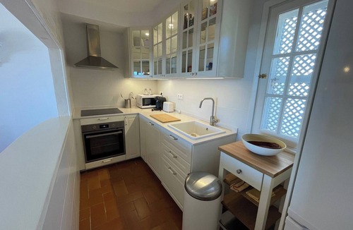Coves Noves Apartment | Beautiful apartment with pool and sea views