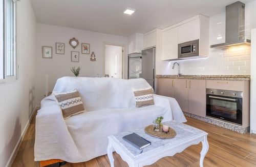 Fuengirola City Centre Apartment | Beautiful apartment in Fuengirola with WiFi