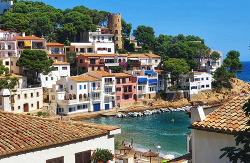 Sa Tuna Apartment | *Beautiful apartment, just 20 meters from the promenade of Sa Tuna beach, in Begur. Enjoy
