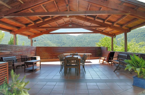 Pujarnol House | Beautiful holiday home with mountain views, big pool and close to Banyoles lake