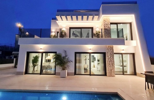 Los Alcazares Villa | Beautiful new luxury villa with private pool for families and friends in Spain!