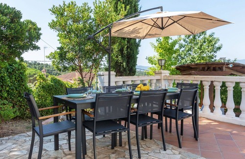 Mas Altaba House | Beautiful private villa for 8 people with WIFI, A/C, private pool, TV and patio