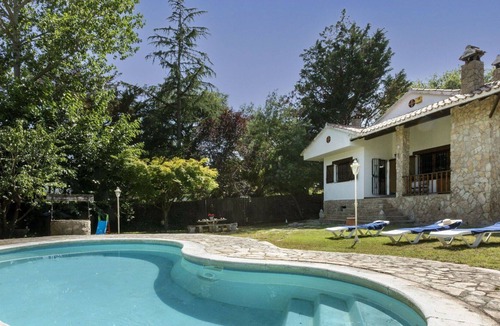 Can Carbonell House | Beautiful private villa for 6 people with WIFI, private pool, A/C, TV, pets allowed and parking