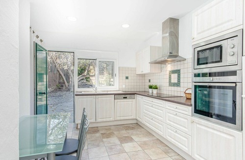 Cadaques House | Beautiful private villa for 6 people with WIFI, A/C, TV, patio, pets allowed and parking