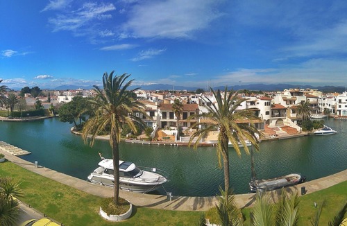 Empuriabrava Apartment | Beautiful T2 Standing on the water, beach walk, 2 terraces, full center