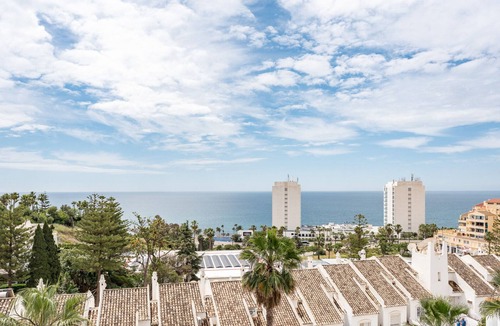 Torrequebrada Ski Chalet | Beautiful views family townhouse steps from the BEACH
