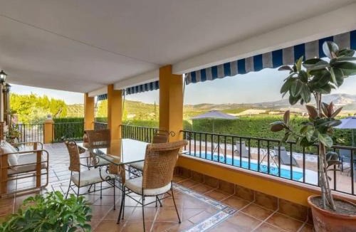 Baena Villa | Beautiful villa with private pool in Baena – 221 m²