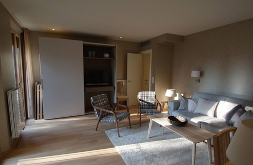 Old Town House | Beautifully furnished luxury two bedroom apartment in Barri Vell, Girona
