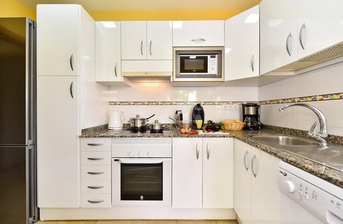 San Agustin House | Belvilla by OYO Beach House Adelfas