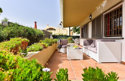 San Agustin House | Belvilla by OYO Beach House Adelfas