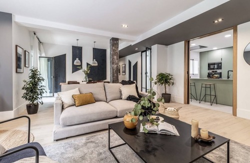 Castillejos Apartment | Besalu - 3 bedrooms and balcony in Castilla