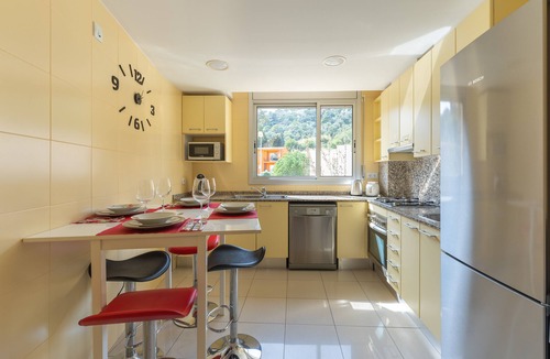 Tossa de Mar Apartment | BEST OFFER! few minutes Beach, Pool + Free Wifi 5G+ Parking