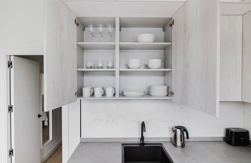 Cotos Apartment | Blueground | Castilla, AC & w/d, nr Retiro