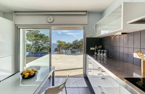 Llafranc Villa | Blueview's in summer: pool, beach (200m) and big terrace with seaview.