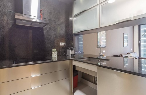 el Fort Pienc Apartment | Born Area: flat for 8 w/shared pool near the beach