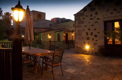 El Rincon Cottage | Bougainvillea Cottage - Tenerife Self Catering - La Bodega (king bed) with pool