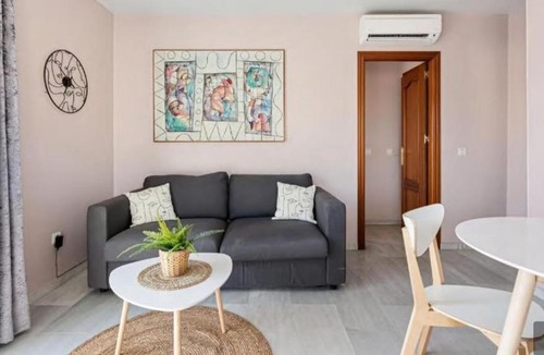 Cruz de Humilladero Apartment | Braille Apartment Center