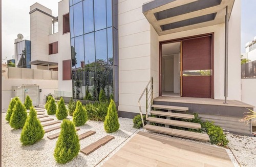 Golden Mile House | Brand-new Luxurious Modern Villa on the beach
