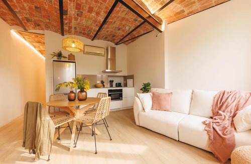 Barri Vell Apartment | Bravissimo Calderers La Serp, view over Onyar river