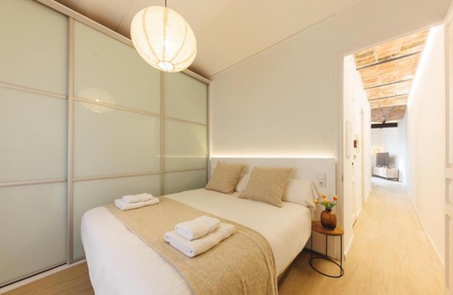 Barri Vell Apartment | Bravissimo Calderers La Serp, view over Onyar river