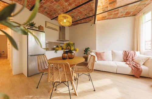 Barri Vell Apartment | Bravissimo Calderers La Serp, view over Onyar river