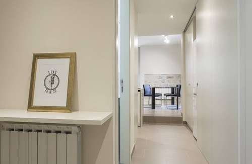 Old Town Apartment | Bravissimo Cort Reial 2A, beautifully renovated