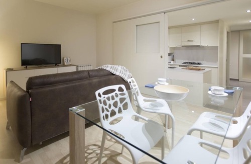 Old Town Apartment | Bravissimo Cort Reial 3A, great apartment