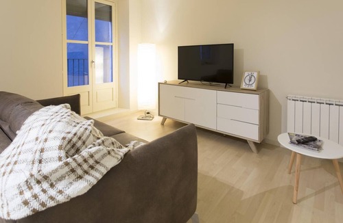 Old Town Apartment | Bravissimo Cort Reial 3A, great apartment