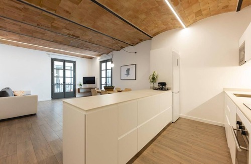 Old Town Apartment | Bravissimo Entresol B, holiday apartment in Girona