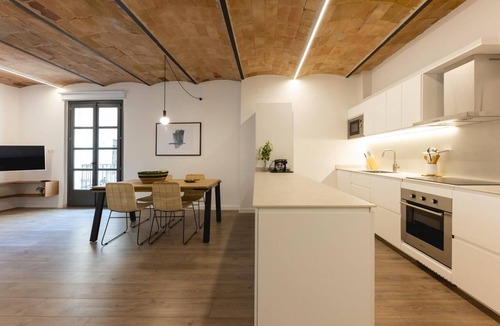 Old Town Apartment | Bravissimo Entresol B, holiday apartment in Girona