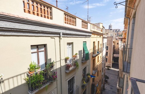 Old Town Apartment | Bravissimo Mercaders 6, 3-bedroom apartment in the city center of Girona