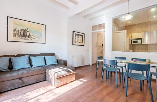 El Camp de l'Arpa del Clot Apartment | Bright 2BR in Clot Desk Fiber Wi-Fi