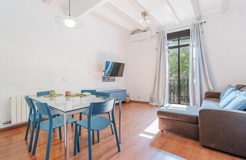 El Camp de l'Arpa del Clot Apartment | Bright 2BR in Clot Desk Fiber Wi-Fi