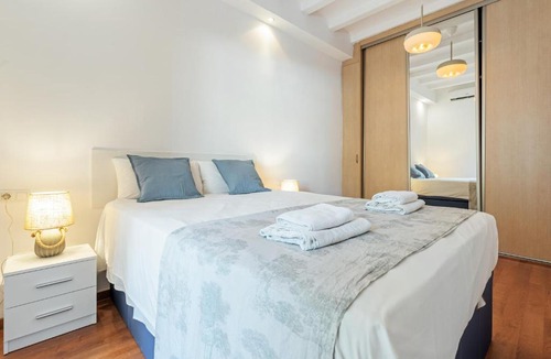 El Camp de l'Arpa del Clot Apartment | Bright 2BR in Clot Desk Fiber Wi-Fi
