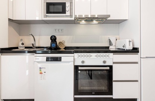 La Trinidad Apartment | Bright 4BR Apartment in the Heart of Malaga with Patio - Near Carmen Thyssen Museum