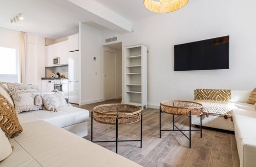 La Trinidad Apartment | Bright 4BR Apartment in the Heart of Malaga with Patio - Near Carmen Thyssen Museum