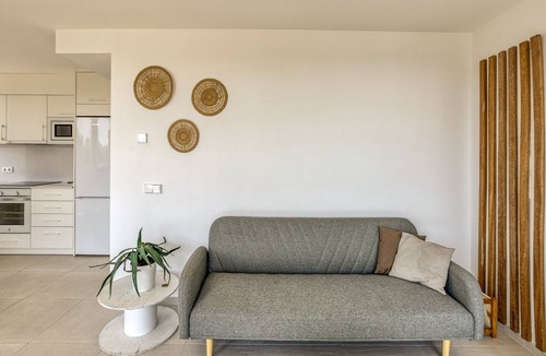L'Escala Apartment | Bright Apartment 100 m from the Beach – 1st Floor