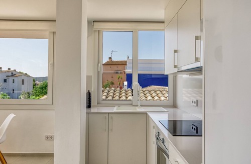 L'Escala Apartment | Bright Apartment 100 m from the Beach – 1st Floor