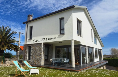 Naves Ski Chalet | Bright house in Naves with 4 bedrooms and 3 bathrooms. Large spaces by the sea