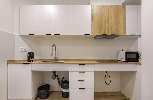 Torrefiel Apartment | Bright & Modern Studio - Rose y Maya