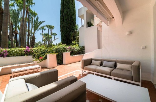 Golden Mile House | BRIGHT NEW APARTMENT IN PUENTE ROMANO