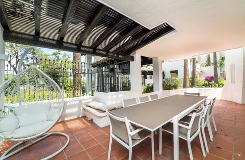 Golden Mile House | BRIGHT NEW APARTMENT IN PUENTE ROMANO
