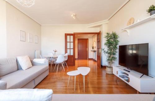 Barakaldo Apartment | Bright Ría Barakaldo