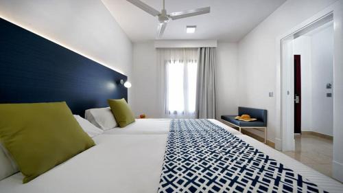 Castillo Caleta de Fuste Hotel | Broncemar Beach Suites
