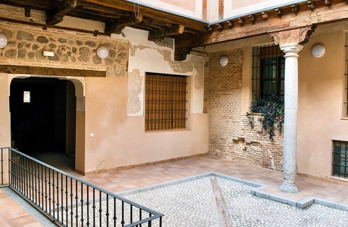Toledo City Center Apartment | ~BRONZE~ by myhomeintoledo.com
