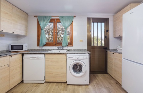 Sueca House | Bungalow 'Adosado Mareny Blau' with Shared Pool, Wi-Fi and Air Conditioning