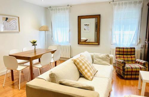 Burgos Apartment | Cálido y acogedor en el centro de Burgos con Parking privado